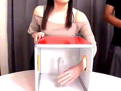 ＜素人ナンパ！＞「？？わかんない～？」素人の巨乳ボインのお姉さん！中身当てゲームでエロ行為発展すっぞ！！！