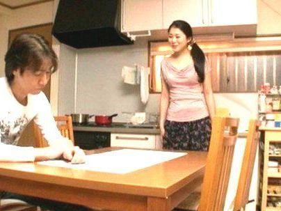 ＜熟女！＞ザ・エロドラマ！上品な感じの綺麗な叔母さん！甥っ子と近親相ファックで興奮しちゃう(アダルト動画)