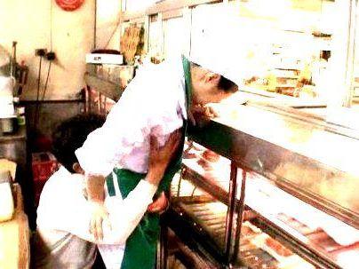 ＜パートBBA！＞「もうだめです…」精肉コーナーで働くBBAババア！鬼畜な男に無理矢理ヤラレタ！！！