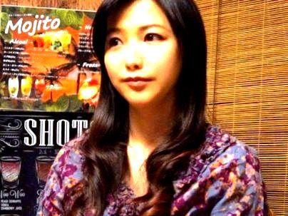 ＜相席居酒屋！＞「私でいいの…？」一人飲みしてる奥さん！ナンパされて余裕で浮気ファックしちゃうゾ！！