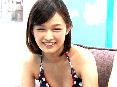 ＜オナニー手伝いするんですか？！＞マジックミラー号に乗車した可愛い美少女！早速チェリー君筆おろし！！