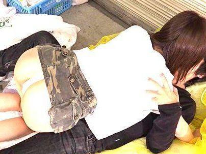 ＜若妻NTR！＞まさかの展開！ゴミ捨て場でゲットしたパンチラで誘惑奥さん！早速マンコイタダキマス！！