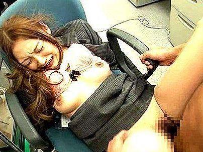 ＜生意気な後輩！＞「おかしくなっちゃう…」いつも生意気な後輩！利尿剤としびれ薬使って犯してやる！(無料エロ動画)