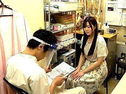 ＜鍼灸師！＞「コ●ナ中か・・・？？…」上品な感じの美魔女奥さん！鍼灸師にエロ行為されちゃうぞ！！！
