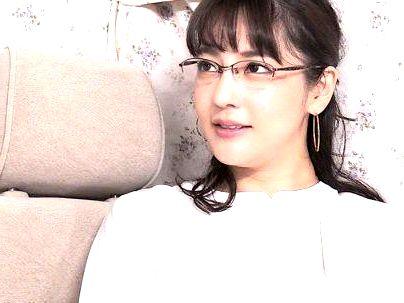 ＜人妻ナンパ！＞「メガネが・・・イイ～の～！」色気半端ない美魔女！他人棒で浮気ファックしちゃうゾ！！