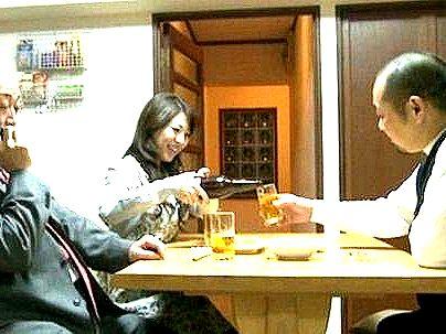 ＜NTRセックス！＞乾杯…♡！色気半端ない巨乳ボイン兄の嫁！家庭崩壊ファックシチャウゾ(アダルト動画)