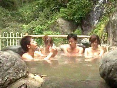 ＜混浴露天風呂！＞「え？ダメなの…に！」エロい体のボインの奥さん！混浴でチンポ後ろからこすり付けたら・・・