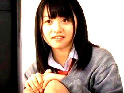 ＜幼馴染！＞「AV鑑賞？・・・恥ずかしいです…」制服女子の幼なじみ！AV鑑賞で興奮してしまい・・・マン汁でとる！！