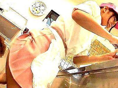 ＜バイト女子！＞「生ダメなの…に…」滅茶苦茶可愛いバイト女子！バレないようにエロ行為ザーメンナカ出しになっとる！！！