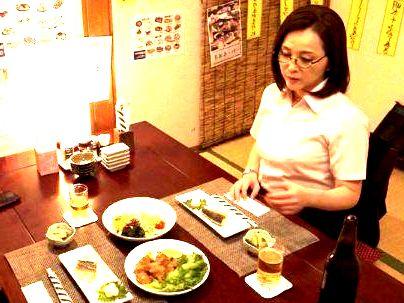 ＜美魔女な上司！＞【マジかよ？最高か？】おばさん美魔女上司と飲んで・・・マサカのお家でエチエチになっゾ！！
