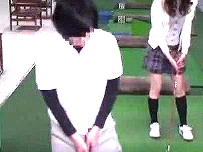 ＜ゴルフの練習場！＞「教えましょうか…♡？」若い男見たら声掛け胸当てするボイン！痴女行為でフル勃起確定でしょ！！！