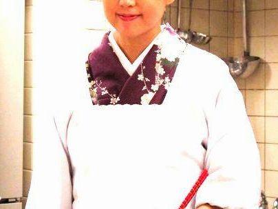 ＜美魔女！＞「色気半端ないってｗ！」小料理屋の女将熟女のオバサン！社長とエチエチ種付け膣内発射中出しになっとる！！