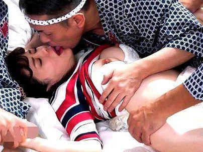 ＜町内会の祭り＞「助けて…ダメなの・・！」清楚な感じの可愛い人妻！祭り男たちに無理矢理やられるぞ！！