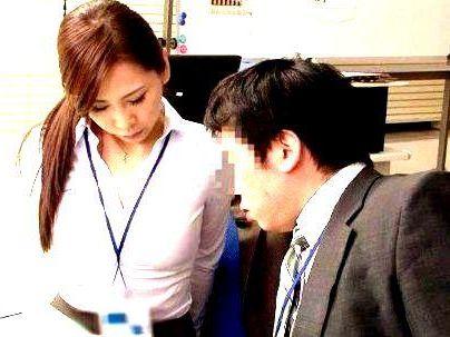 ＜ノーブラOL！＞「ん？あれ？あれれれれ・・・・？」会社のOLがまさかのノーブラで乳首勃起！上司がきずきやっちゃうぞ！！！