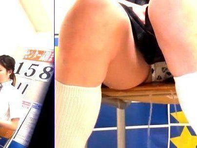＜制服女子！＞「漏れちゃうの…」真面目そうな制服女子！我慢できずにおしっこお漏らし最高だろ！！！