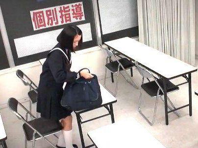 ＜レ●プ！＞「ｲﾔ～ダメです…」清楚な感じの可愛い巨乳制服娘！媚薬で犯されレイプされっぞ！！