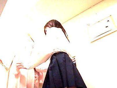 ＜マッサージ！＞「ダメなの…に…」お母さんとマッサージ屋にきた制服女子！セクハラ行為で恥じらいエロ行為に！！