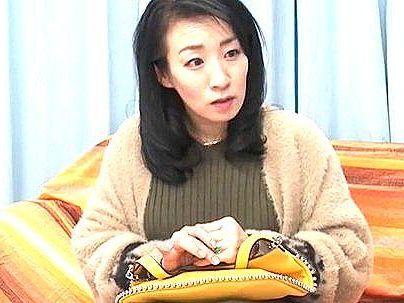 ＜人妻ナンパ！＞「このルックスで・・・潮吹き？」上品な感時の熟女美魔女！口説かれてエチエチ持ち込まれるぞ(アダルト動画)