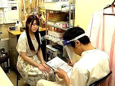 ＜鍼灸師！＞「ダメです…」清楚な感じの美魔女奥さん！鍼灸師のセクハラ行為でヤラレル(アダルト動画)
