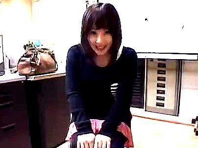 ＜センズリ鑑賞！＞「恥ずかしいよ…」ボインのイケイケＧＡＬちゃん！勃起オチンポみて興奮エチエチすっぞ！！