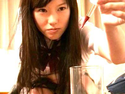 ≪同級背媚薬ためしたら・・・≫【ヤバすぎる事に！】制服女子の同級生ＧＡＬが媚薬使ったら・・・エロ行為発展シチャウゾ！！！