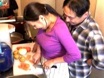 ＜料理専門家政婦！＞ダメですよ…！優しい感じの家政婦さん！なし崩し的エロ行為持ち込んじゃうぞ！！！