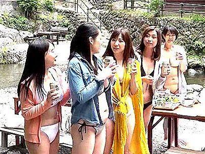 ＜キャンプ場！＞「ｈしたいの…♡」ボインの淫乱熟女美魔女たちち！テントで浮氣不倫エチエチシチャウゾ(アダルト動画)