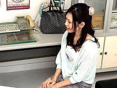 ＜団地妻！＞「１８㎝？でかいの…♡？」上品な感じのの奥さん！病院でデカちんぽで興奮しちゃうぞ！！！