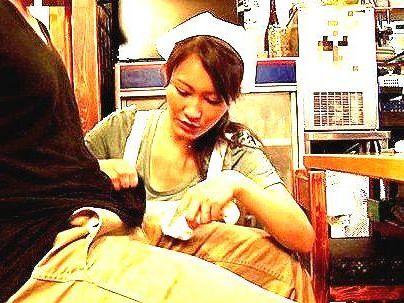 ＜センズリ観察！＞「興奮しちゃうの…」上品な感じの美人店員さん！勃起チンポで興奮しちゃうの…