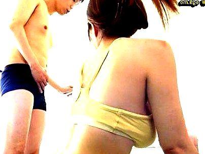 ＜従兄弟！＞【ガキ扱いすんな～！】爆乳ボインの従妹！風呂掃除体に興奮やっちゃうぞ～(無料エロ動画)