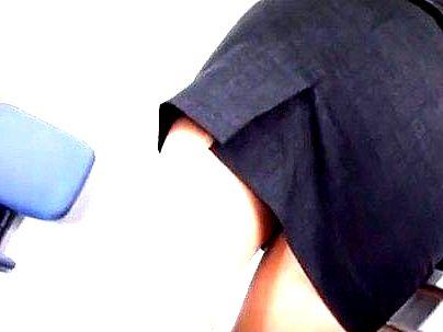 ＜OL！＞「メガネボイン、興奮！」クッソエッロイボイン眼鏡OL！会社でエロ行為シチャウゾ(無料エロ動画)