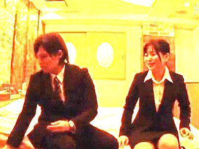 ＜素人人妻！＞「夫がいるのに…」上品な感じの素人の奥さんOL！企画で後輩とホテルでやっちゃうぞ！！