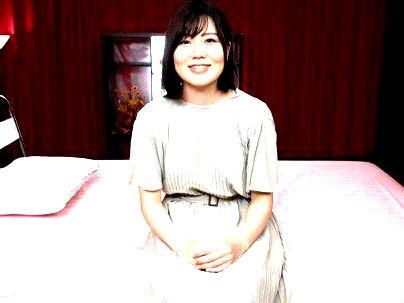 ＜清楚美魔女！＞「こんな清楚奥さんが・・・デビュー？」真面目そうな美人奥さん！AV出演決めちゃうぞ(無料エロ動画)
