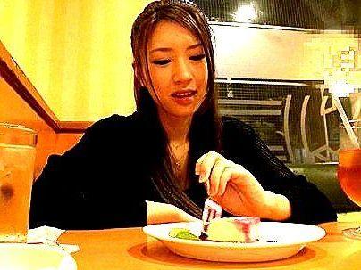 ＜カーセックス！＞Fカップの極上パイ乙！くびれ美人OLと休憩中にｓｅｘシチャウゾ(無料エロ動画)