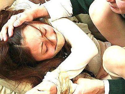 ＜家庭教師レ○プ！＞もうやめて・・ダメ！上品な感じの美人家庭教師！息子の為に雇ったおとうさんがケケケ・・・ヤル！