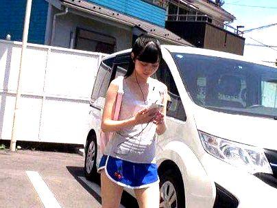 ＜素人！＞「乳首勃起しとるぞ…」田舎で見つけたブラジャー着けないスレンダー女子！乱交セックス堪能すっぞ！！