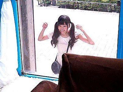 ＜素人ナンパ！＞「中見えない～♡！」バカだけど可愛い女子！！ＭＭ号乗車で質問中に即パコ興奮しちゃうの…！！！