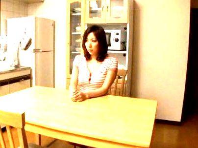 ＜神乳人妻！＞「ダメなの…夫がいるから・・・」色気半端ないボイン美人奥さん！隣人の若者に強引にエチエチ持ち込まれ！