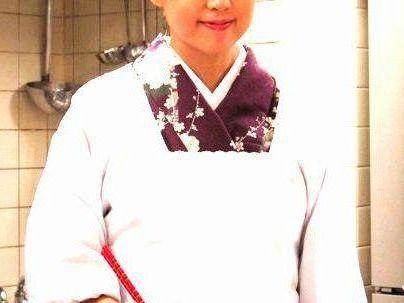 ＜女将！＞「和服・・・たまんね～」小料理屋の女将ＢＢＡ熟女！社長とガチファックに発展すっぞ！！！