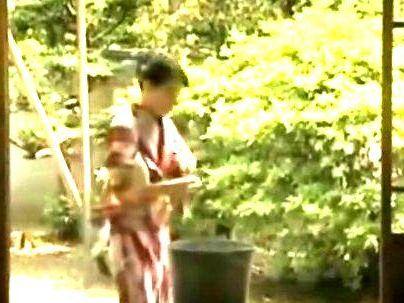 ＜ヘンリー塚本！＞「昭和のポルノ映像！」欲求不満すぎる女子！父親と奉公先の旦那と禁断交尾なっとる！！！