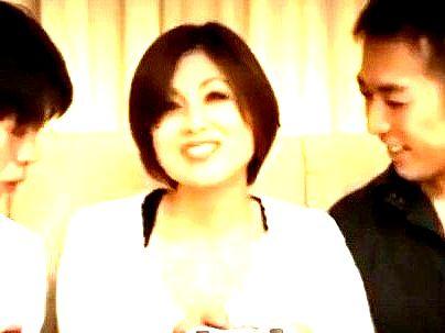 ＜友達のママ！＞「え？私と…♡」ボインの巨乳パイ乙友達ママと久しぶりに再会！我慢できずに・・やっちゃうぞ(アダルト動画)