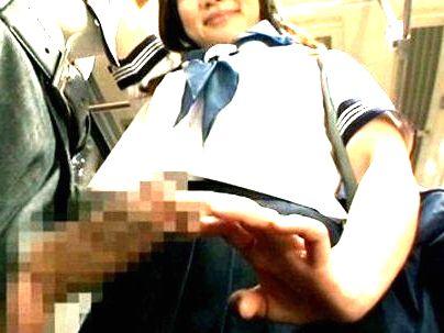 ＜逆痴●！＞「固くなってきたね…♡」地味ななのにビッチな制服女子！男誘ってやっちゃうぞ！！