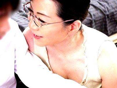 ＜人妻熟女！＞「五十路BBA・・・チンポ求める！」欲求不満の巨乳女教師ババア！他人棒でウキウキファックに！！！