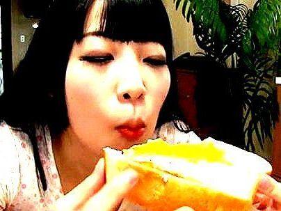 ＜百合！＞「美味しいの・・・このパン！」黒川愛可愛い女子！料理しながらレズビアン行為とか性欲高！！！