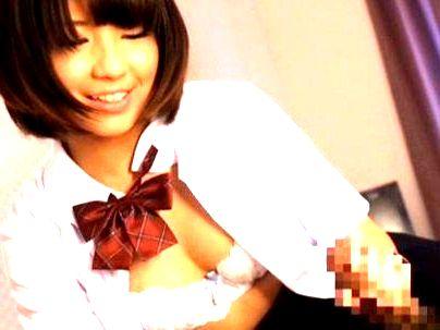 ＜セーラー服！！＞マニアにはたまらんぞ！滅茶苦茶可愛い小悪魔女子！痴女行為でさっそくチンポ刺激しちゃうぞ！！！