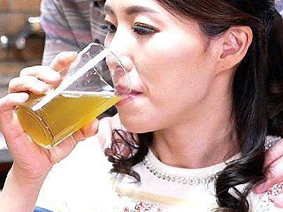 ＜熟女！＞「四十路？エッロ！」息子に媚薬を飲まされ美人奥さん！近親ファックでヤラレルぞ(アダルト動画)