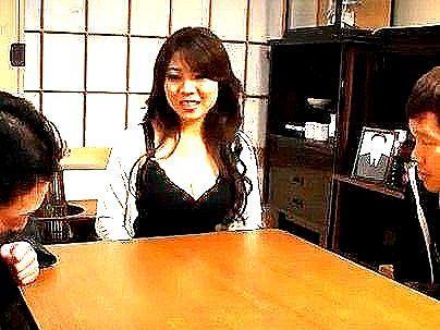 ＜未亡人人妻！＞「ダメなのに…」欲求不満すぎる人妻未亡人！遺影の前で勿論NTRファック持ち込まれちゃうぞ！