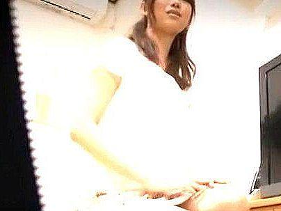＜清楚美人若妻！！＞ウソだろ？マジかよ！昼から酒飲んでる淫乱奥さん！作業員誘ってやっとるぞ(アダルト動画)