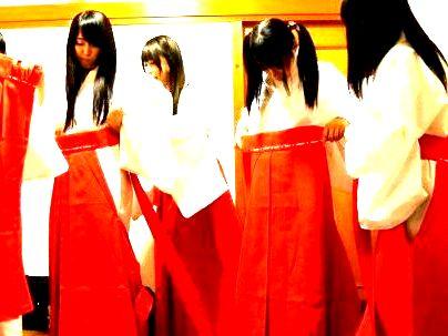 ＜巫女修行！＞「キャ、キャ…♡！」クソ可愛い美少女巫女！乱交ファックとかたまんね～ぞ！！