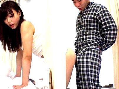 ＜見舞いNTR！＞(ア～ン、後ろいいの…♡)彼氏を見舞いに来たクソ可愛い彼女！バックファックで寝取って最高！！！